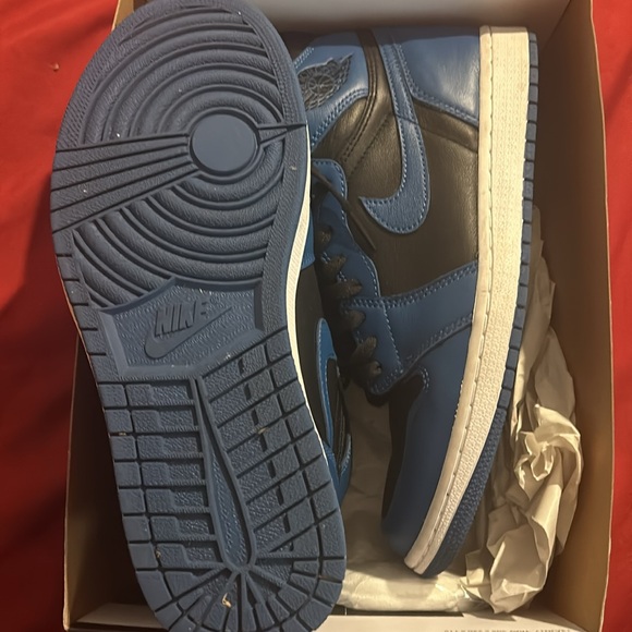 91/2men Jordan 1 royal blues wore a few times like new - Picture 2 of 5